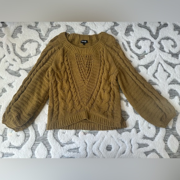 Express Olive green cable knit crop balloon sleeve sweater - Picture 5 of 6